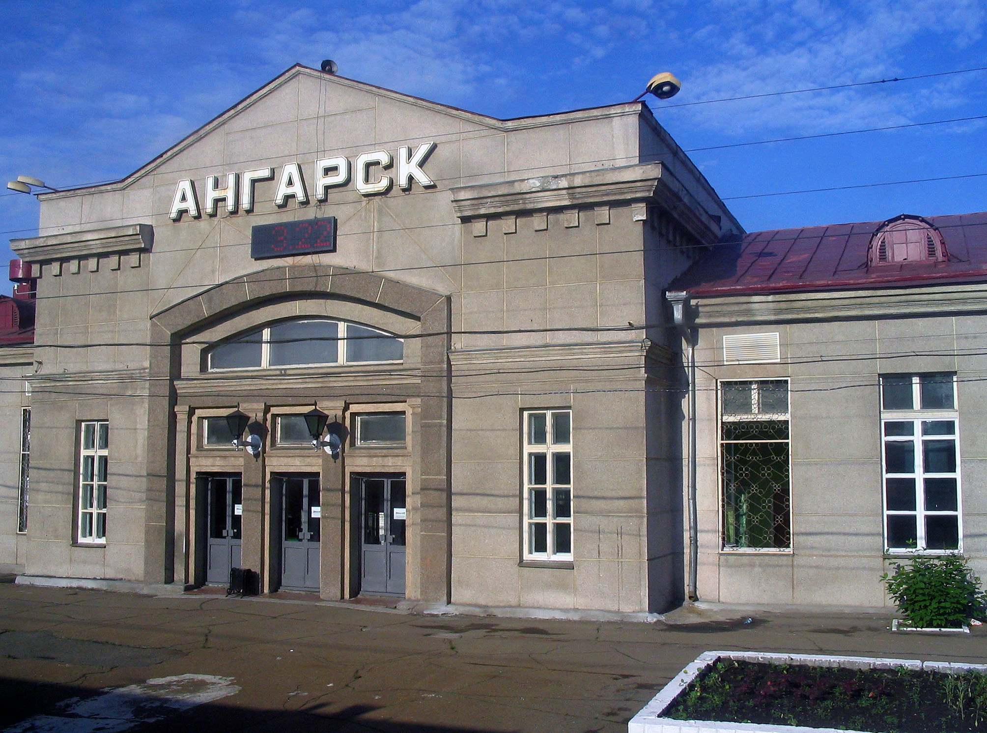 Архивный вид железнодорожного вокзала Ангарска