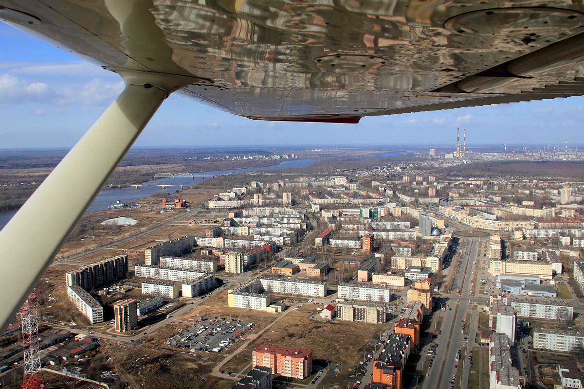 Кириши с высоты: городская застройка и река