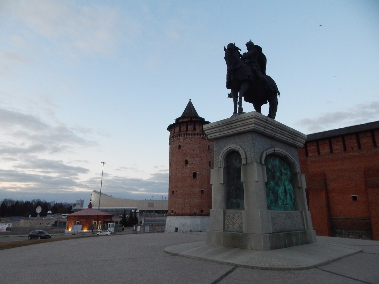 Коломенский кремль и городской вид