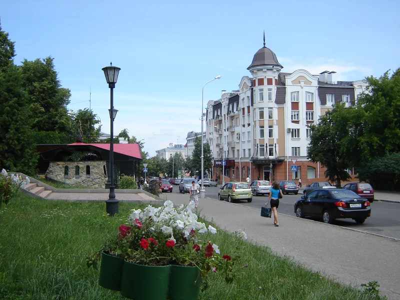 Московская улица в Пензе, городские здания и пешеходная зона