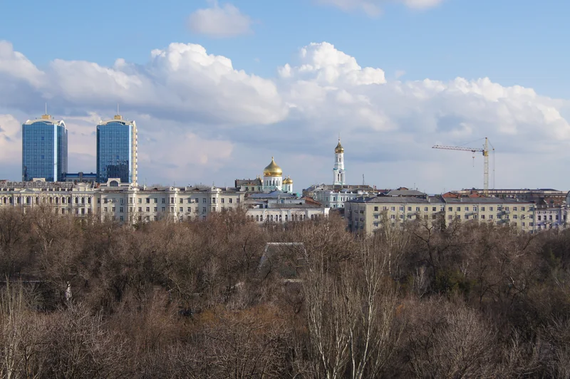 Панорама центра Ростова-на-Дону из парка Горького, вид на кафедральный собор