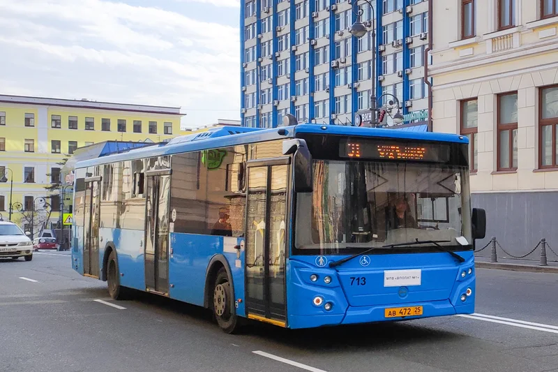 Городской автобус ЛиАЗ во Владивостоке
