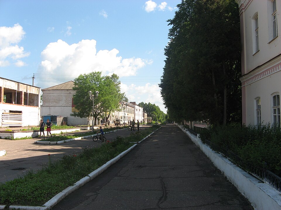 Пешеходная улица в Ельне